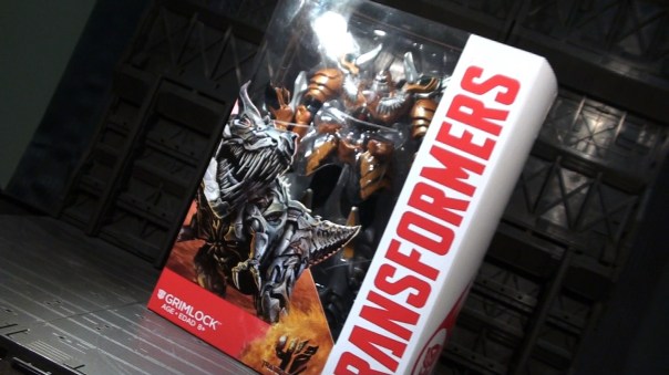 aoe-voyager-grimlock-01