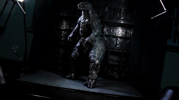 neca-24in-godzilla-02