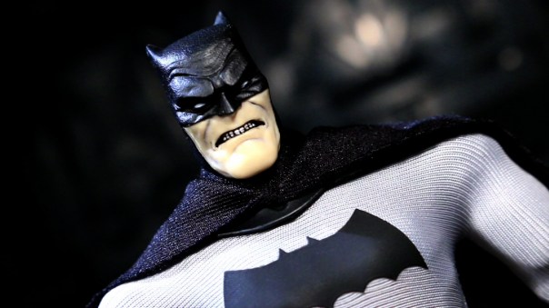 mezco-batman-02