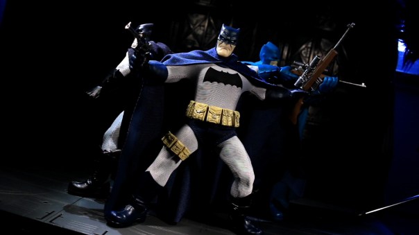 mezco-batman-12