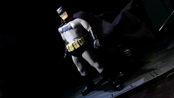 mezco-batman-14