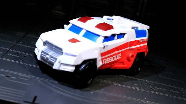 combinerwars-firstaid-01