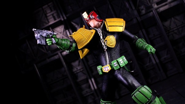 mezco-dredd-14