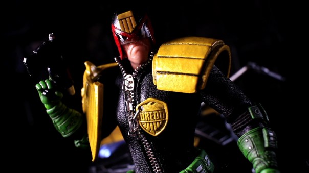 mezco-dredd-20